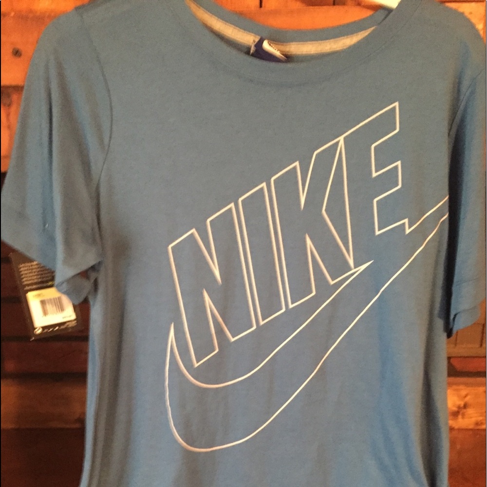Women’s Nike T shirt medium with tags